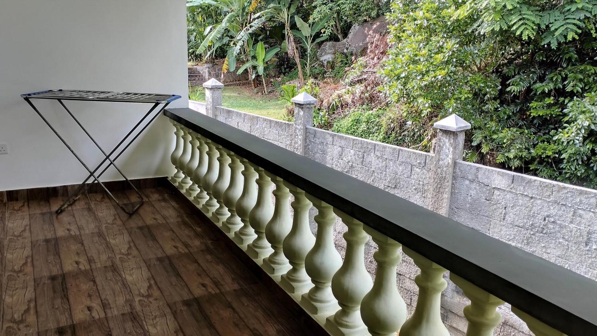 Dovass Self Catering Apartments Takamaka Room photo