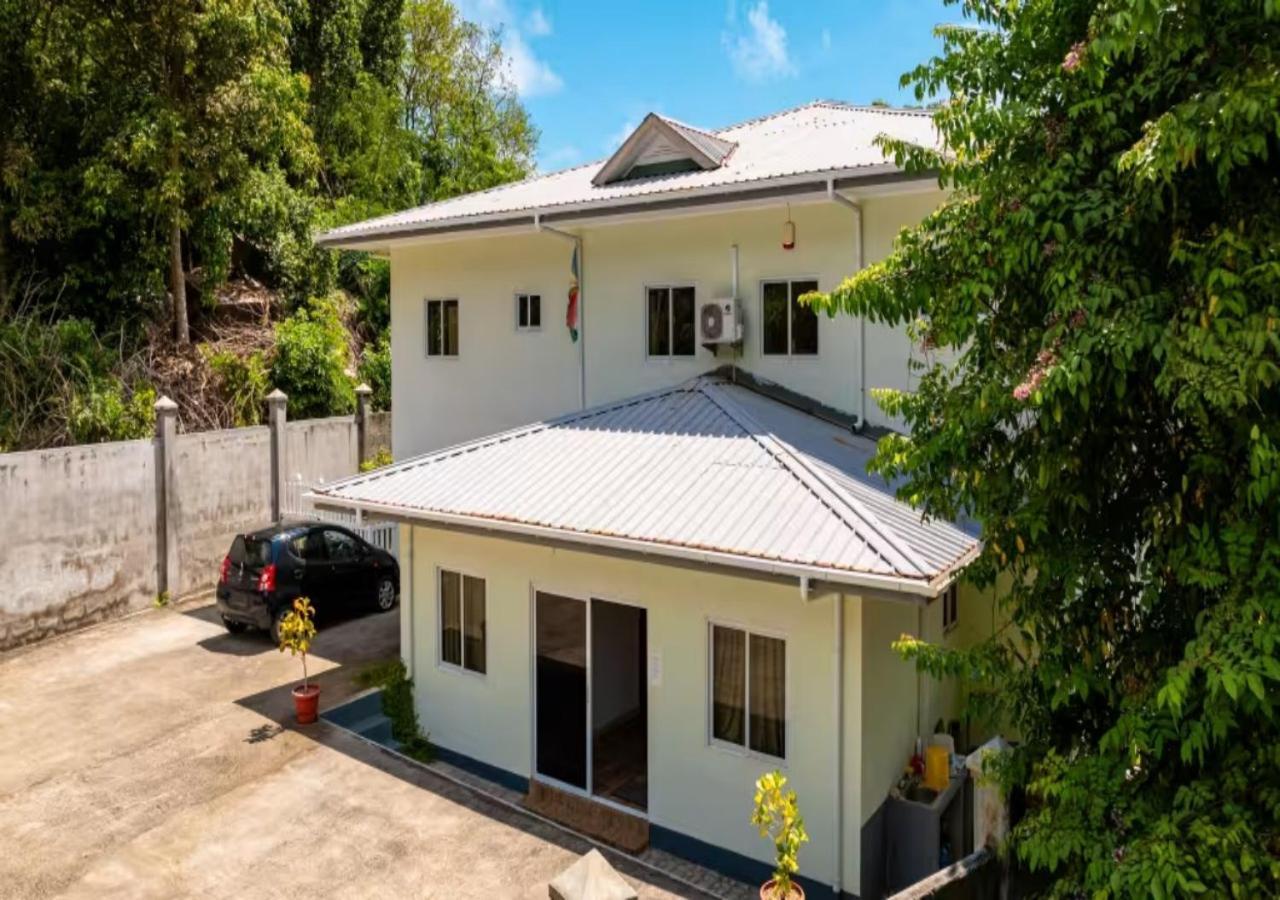 Dovass Self Catering Apartments Takamaka Exterior photo